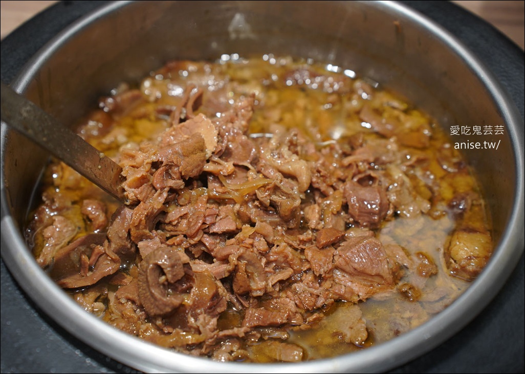 肉次方 燒肉放題 | 燒肉店也有壽喜燒吃到飽？還添加貴族糖果金平糖，原塊牛排務必吃好吃滿！