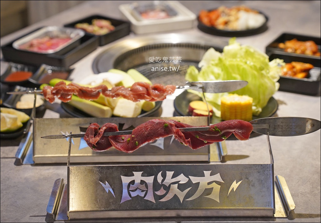 肉次方 燒肉放題 | 燒肉店也有壽喜燒吃到飽？還添加貴族糖果金平糖，原塊牛排務必吃好吃滿！