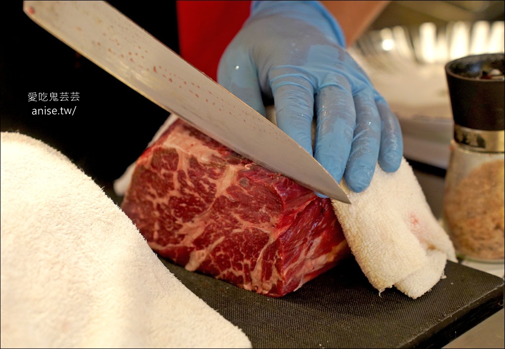 肉次方 燒肉放題 | 燒肉店也有壽喜燒吃到飽？還添加貴族糖果金平糖，原塊牛排務必吃好吃滿！