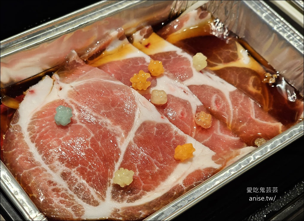 肉次方 燒肉放題 | 燒肉店也有壽喜燒吃到飽？還添加貴族糖果金平糖，原塊牛排務必吃好吃滿！