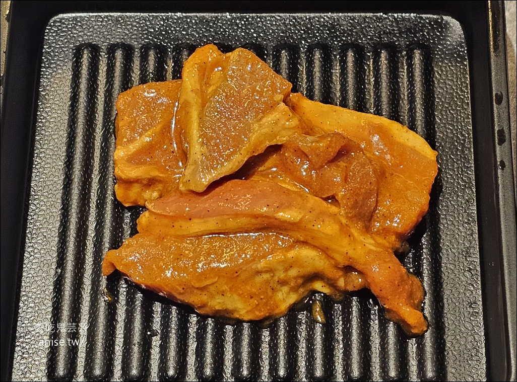 肉次方 燒肉放題 | 燒肉店也有壽喜燒吃到飽？還添加貴族糖果金平糖，原塊牛排務必吃好吃滿！