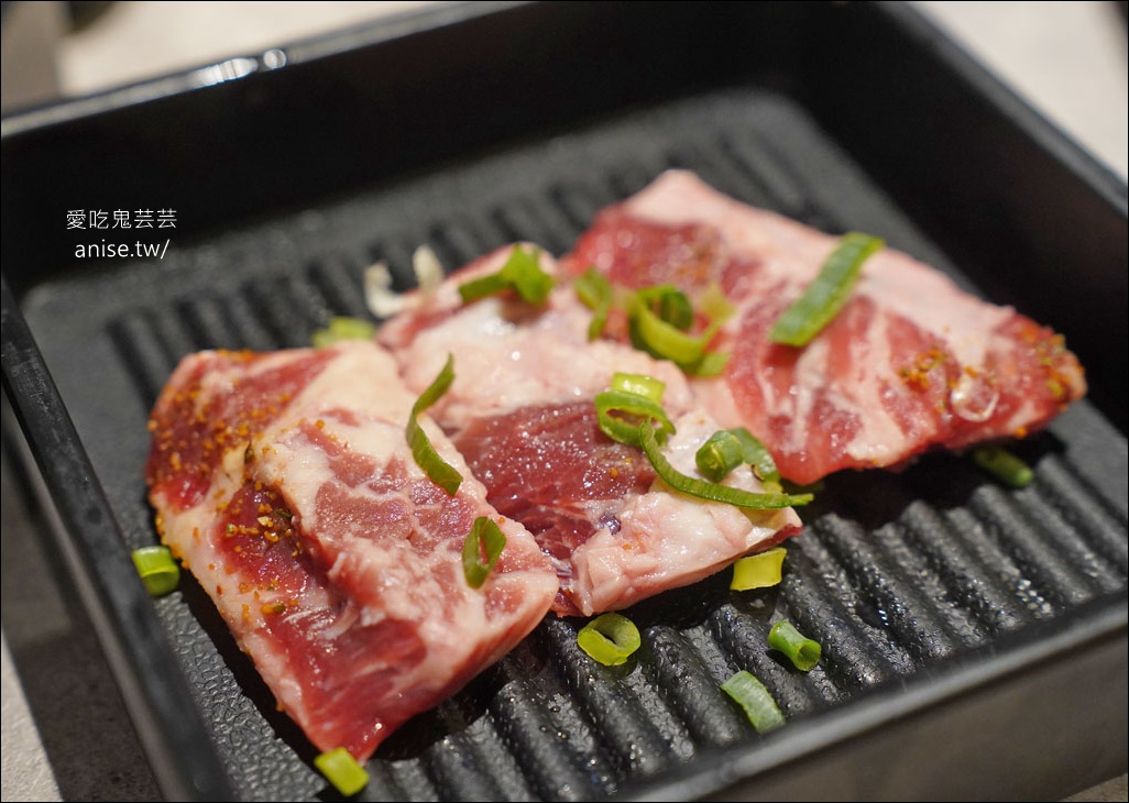 肉次方 燒肉放題 | 燒肉店也有壽喜燒吃到飽？還添加貴族糖果金平糖，原塊牛排務必吃好吃滿！