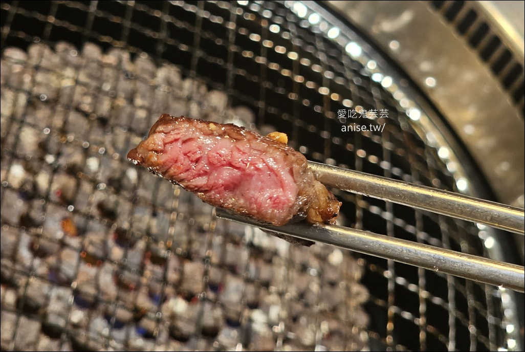 肉次方 燒肉放題 | 燒肉店也有壽喜燒吃到飽？還添加貴族糖果金平糖，原塊牛排務必吃好吃滿！