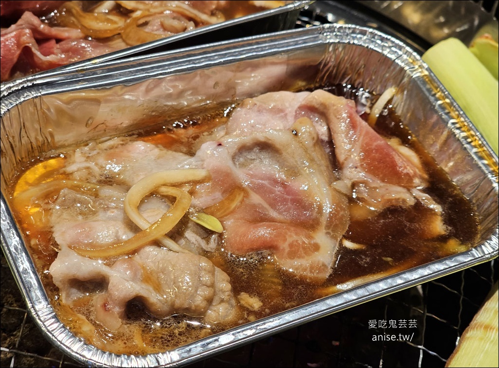 肉次方 燒肉放題 | 燒肉店也有壽喜燒吃到飽？還添加貴族糖果金平糖，原塊牛排務必吃好吃滿！