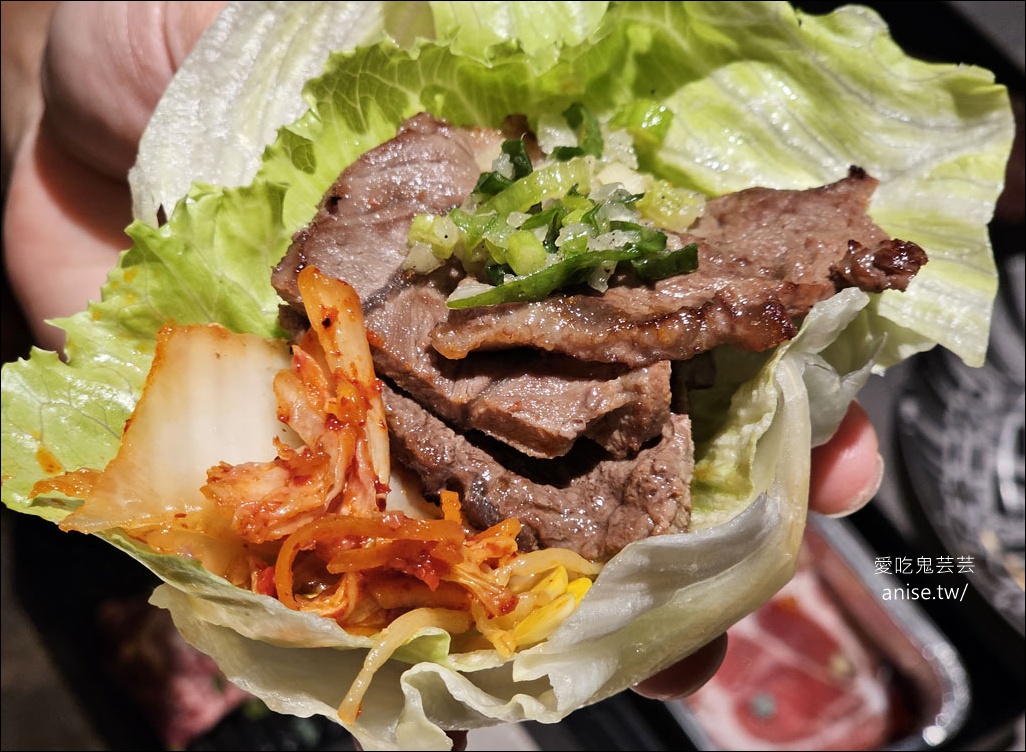 肉次方 燒肉放題 | 燒肉店也有壽喜燒吃到飽？還添加貴族糖果金平糖，原塊牛排務必吃好吃滿！