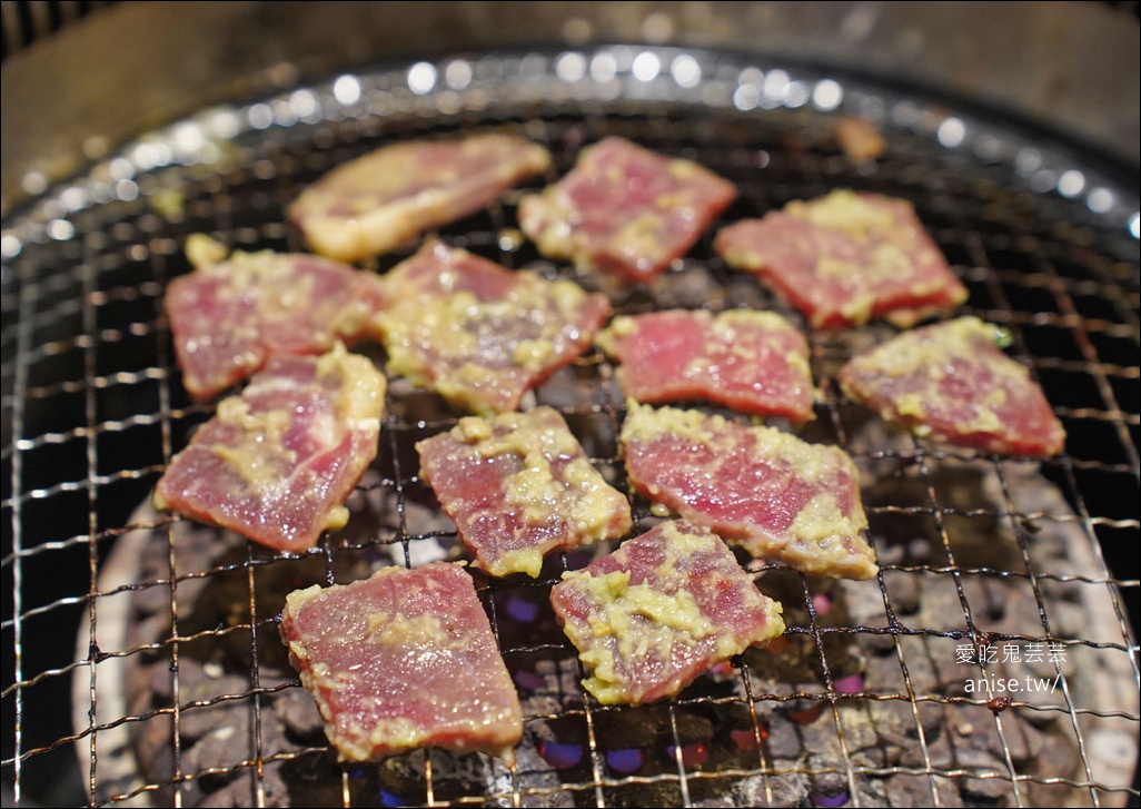 肉次方 燒肉放題 | 燒肉店也有壽喜燒吃到飽？還添加貴族糖果金平糖，原塊牛排務必吃好吃滿！