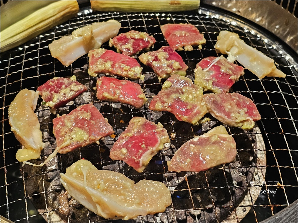 肉次方 燒肉放題 | 燒肉店也有壽喜燒吃到飽？還添加貴族糖果金平糖，原塊牛排務必吃好吃滿！