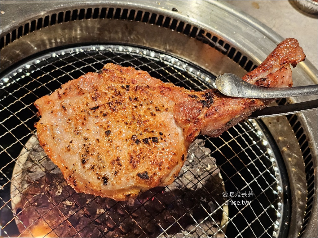 肉次方 燒肉放題 | 燒肉店也有壽喜燒吃到飽？還添加貴族糖果金平糖，原塊牛排務必吃好吃滿！