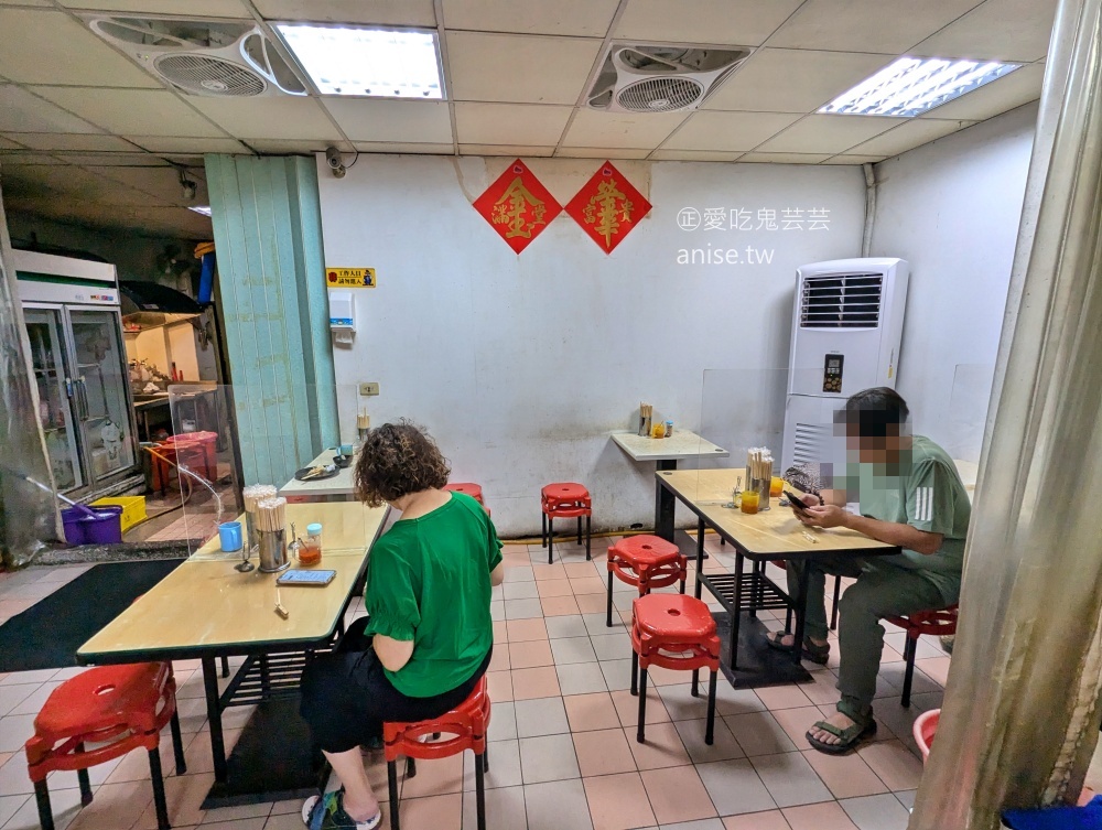 蕭家下港脆皮臭豆腐，平日也排隊的中和廟口在地美食(姊姊食記)