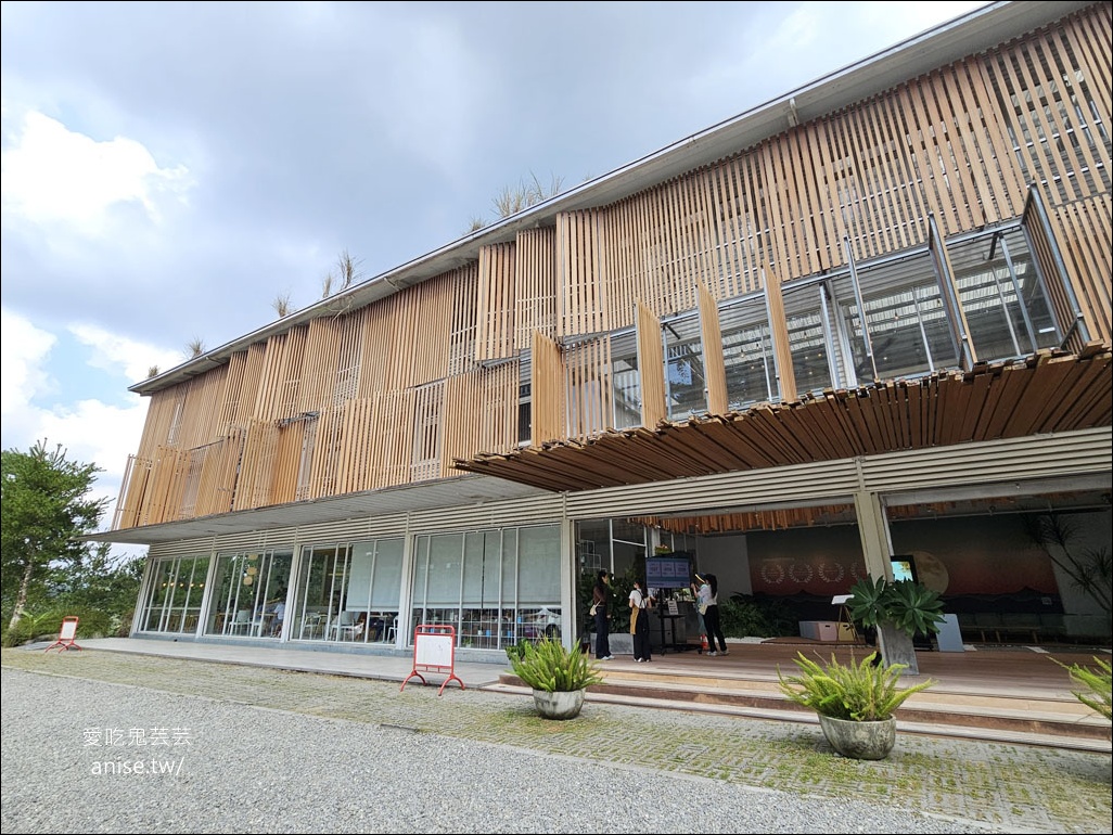 蠻荒咖啡 | 日月潭精品咖啡，純白美麗的明亮咖啡屋