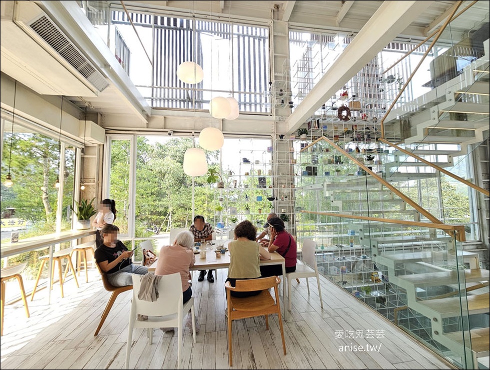 蠻荒咖啡 | 日月潭精品咖啡，純白美麗的明亮咖啡屋 @愛吃鬼芸芸