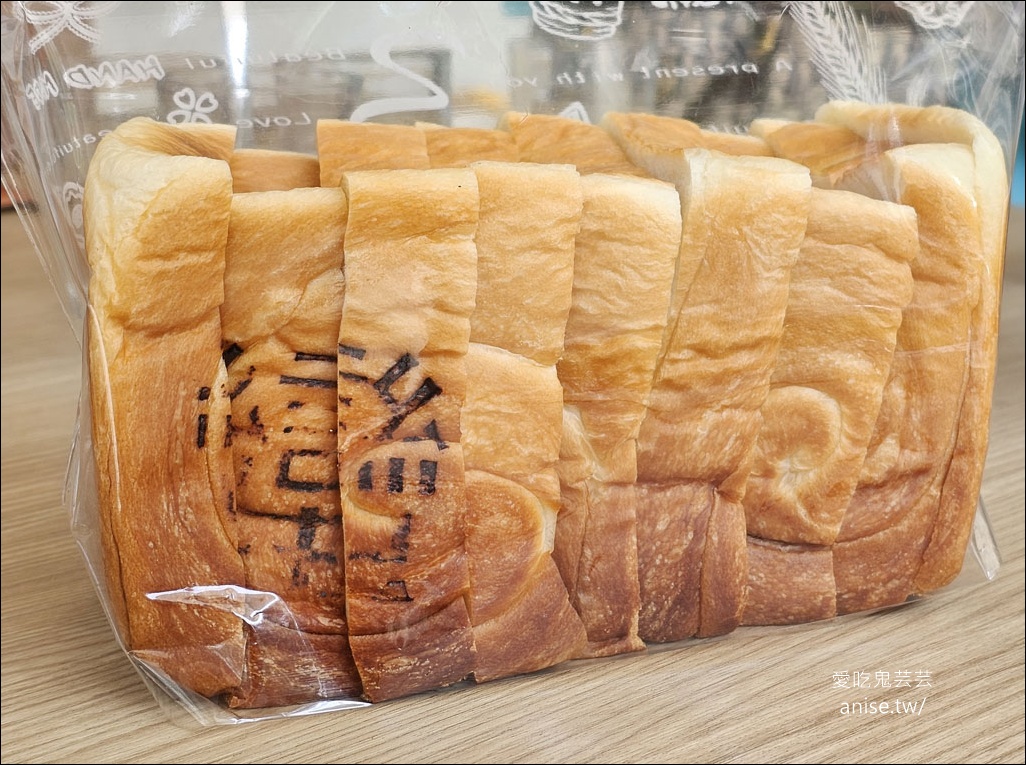 蠻荒咖啡 | 日月潭精品咖啡，純白美麗的明亮咖啡屋