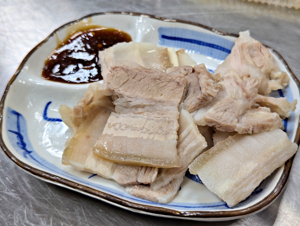 土城清水橋頭麵店，老客人都直接點全套，碗粿滿滿菜圃也很讚(姊姊食記)