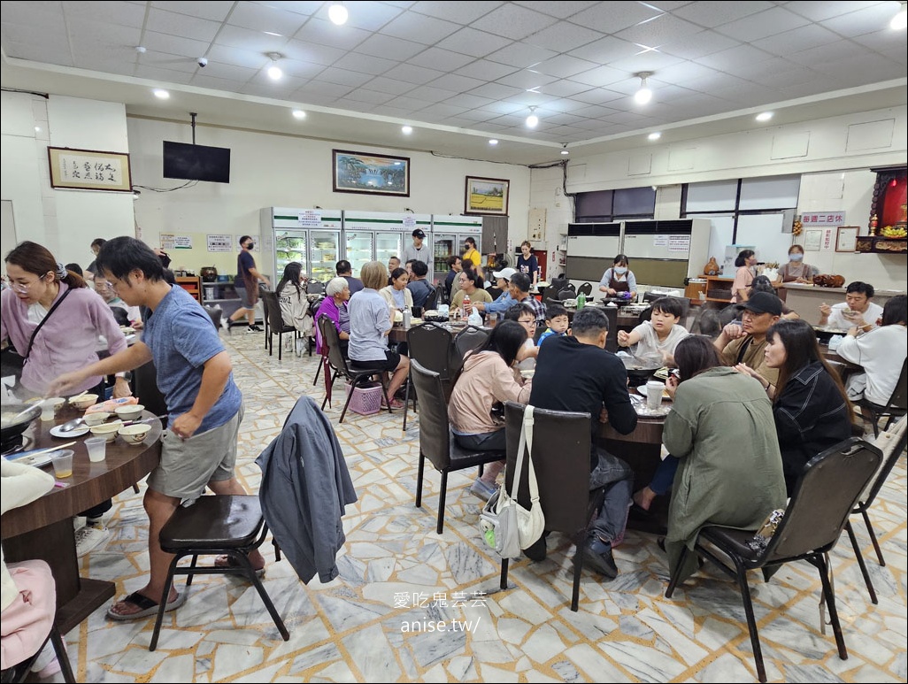 福緣火鍋，生意好到平日下午都要排隊(平日可預約)，還有隱藏版熱炒！