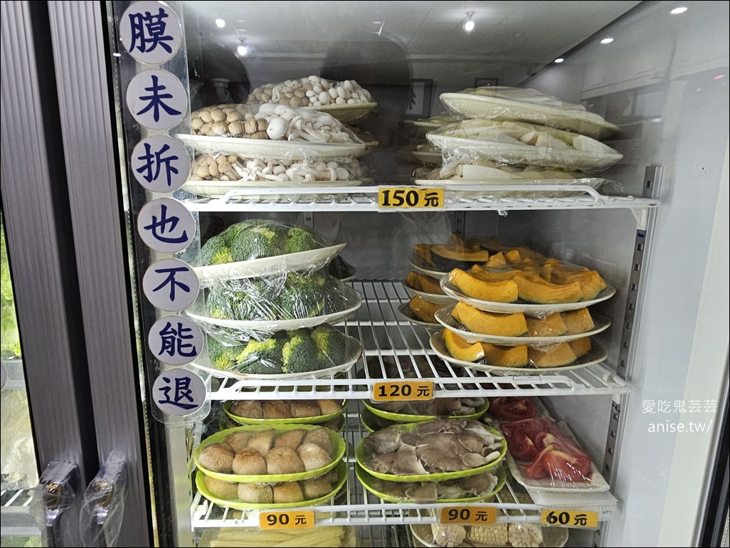 福緣火鍋，生意好到平日下午都要排隊(平日可預約)，還有隱藏版熱炒！