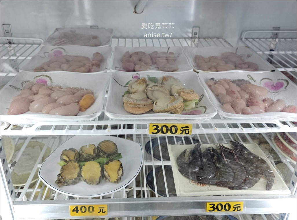 福緣火鍋，生意好到平日下午都要排隊(平日可預約)，還有隱藏版熱炒！