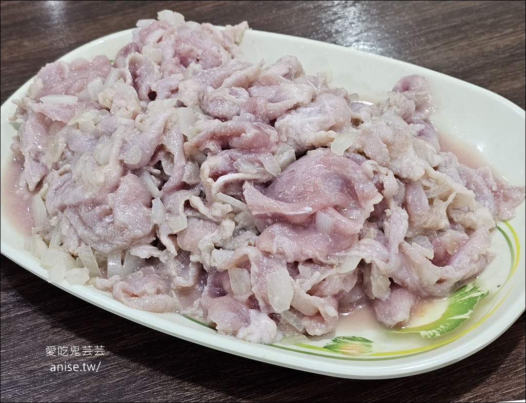 福緣火鍋，生意好到平日下午都要排隊(平日可預約)，還有隱藏版熱炒！