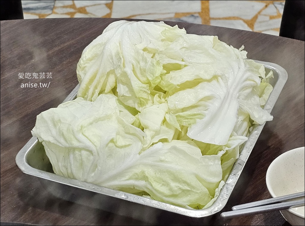 福緣火鍋，生意好到平日下午都要排隊(平日可預約)，還有隱藏版熱炒！