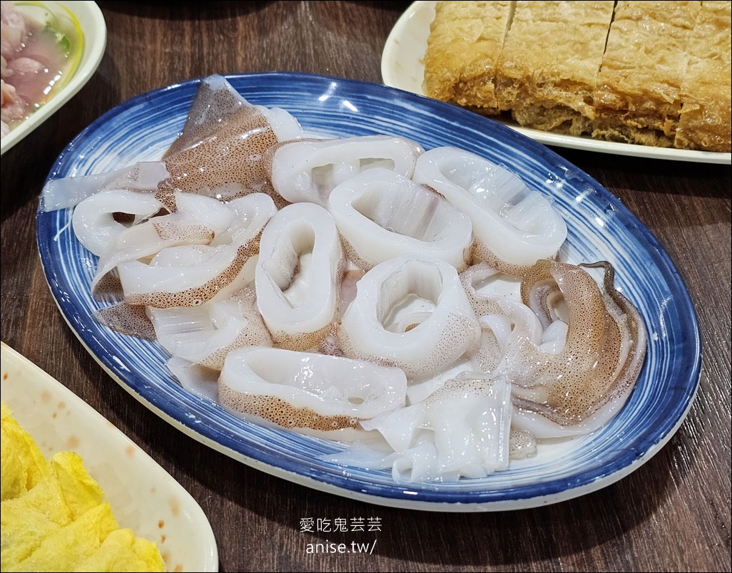 福緣火鍋，生意好到平日下午都要排隊(平日可預約)，還有隱藏版熱炒！