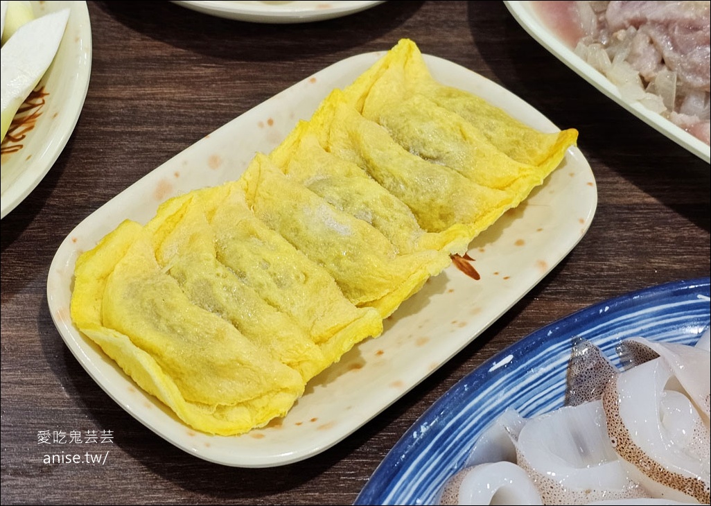 福緣火鍋，生意好到平日下午都要排隊(平日可預約)，還有隱藏版熱炒！