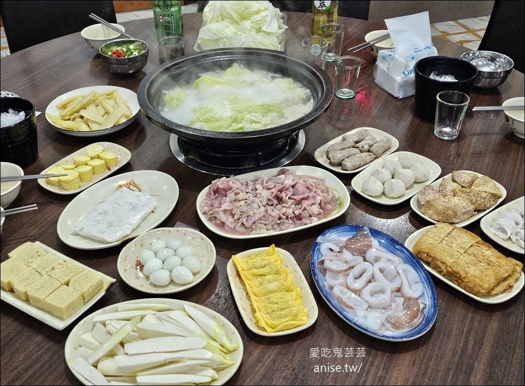 福緣火鍋，生意好到平日下午都要排隊(平日可預約)，還有隱藏版熱炒！