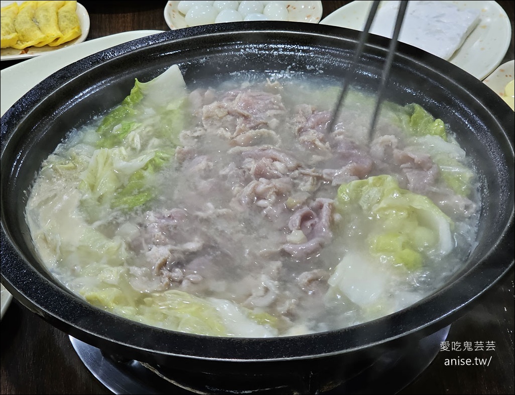 福緣火鍋，生意好到平日下午都要排隊(平日可預約)，還有隱藏版熱炒！