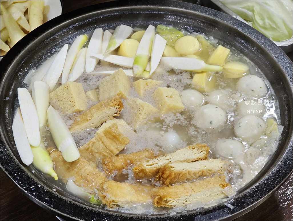 福緣火鍋，生意好到平日下午都要排隊(平日可預約)，還有隱藏版熱炒！