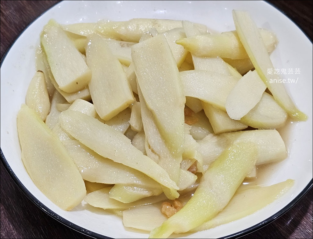 福緣火鍋，生意好到平日下午都要排隊(平日可預約)，還有隱藏版熱炒！