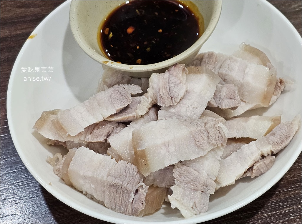 福緣火鍋，生意好到平日下午都要排隊(平日可預約)，還有隱藏版熱炒！