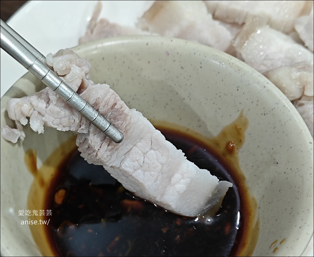 福緣火鍋，生意好到平日下午都要排隊(平日可預約)，還有隱藏版熱炒！