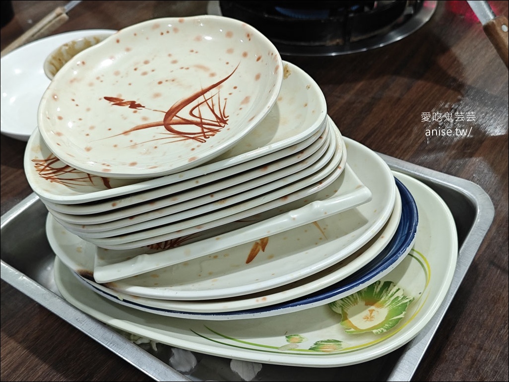 福緣火鍋，生意好到平日下午都要排隊(平日可預約)，還有隱藏版熱炒！