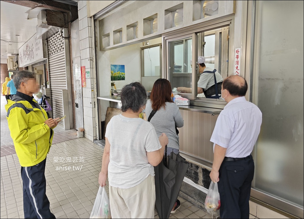 張記韭菜水煎包，小菜請點一條龍(毆)，每年也只有他敢放寒暑假！