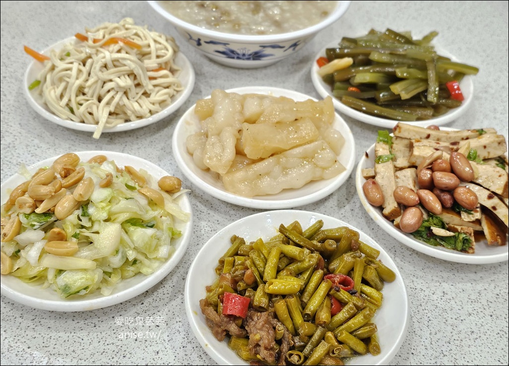 張記韭菜水煎包，小菜請點一條龍(毆)，每年也只有他敢放寒暑假！