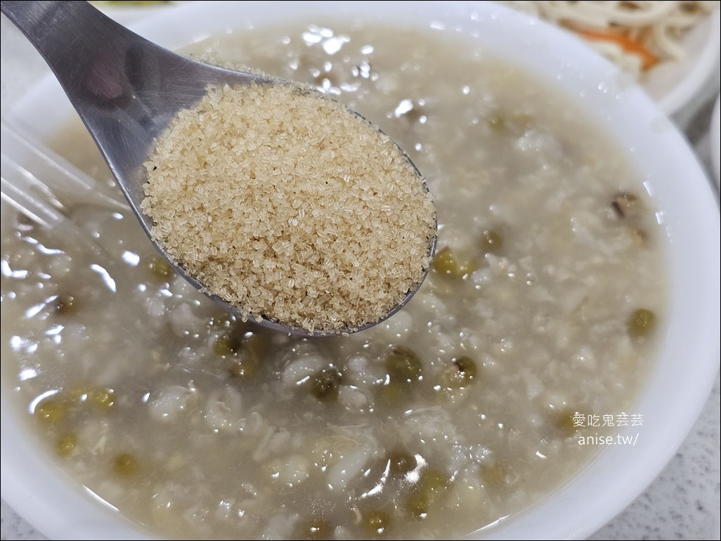 張記韭菜水煎包，小菜請點一條龍(毆)，每年也只有他敢放寒暑假！