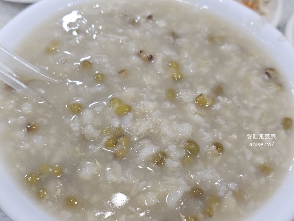 張記韭菜水煎包，小菜請點一條龍(毆)，每年也只有他敢放寒暑假！