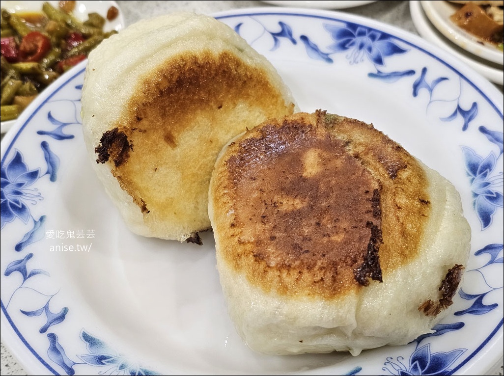 張記韭菜水煎包，小菜請點一條龍(毆)，每年也只有他敢放寒暑假！