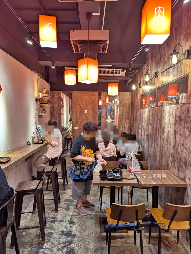 九記何燒臘，還沒開門就排隊，晚來買不到脆皮燒肉，松江南京站美食(姊姊食記)