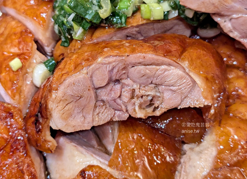 九記何燒臘，還沒開門就排隊，晚來買不到脆皮燒肉，松江南京站美食(姊姊食記)