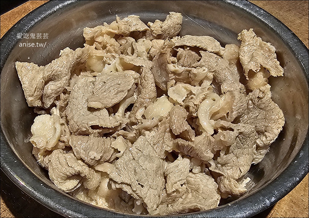 金鍋盃，甘蔗湯頭清甜小火鍋，料好實在、寵物友善(文末菜單)