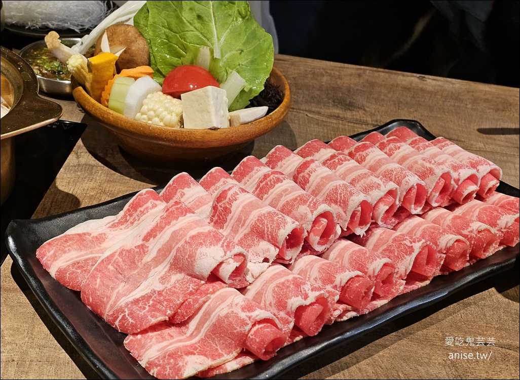 金鍋盃，甘蔗湯頭清甜小火鍋，料好實在、寵物友善(文末菜單)