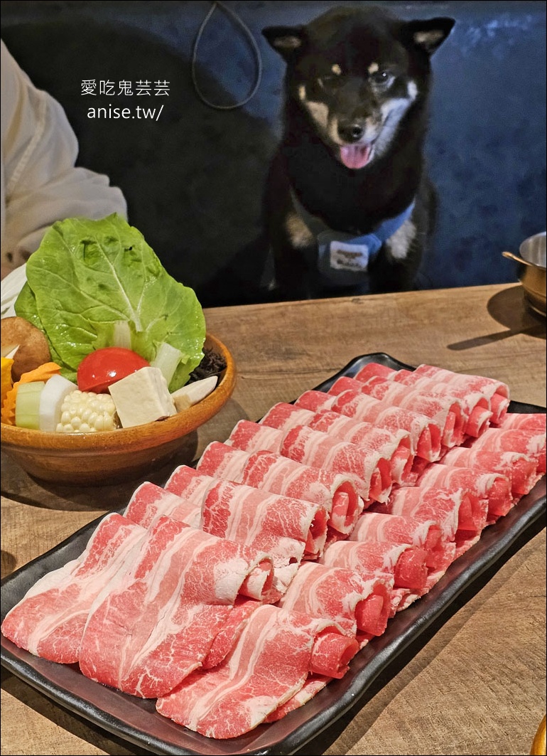 金鍋盃，甘蔗湯頭清甜小火鍋，料好實在、寵物友善(文末菜單)