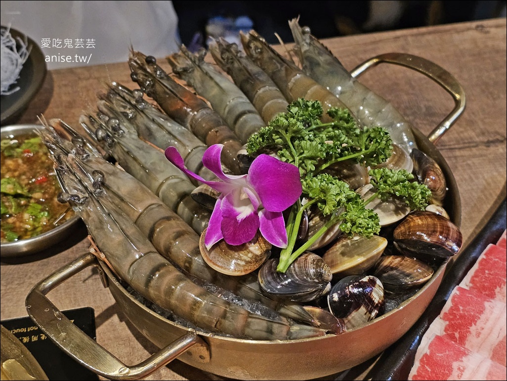 金鍋盃，甘蔗湯頭清甜小火鍋，料好實在、寵物友善(文末菜單)
