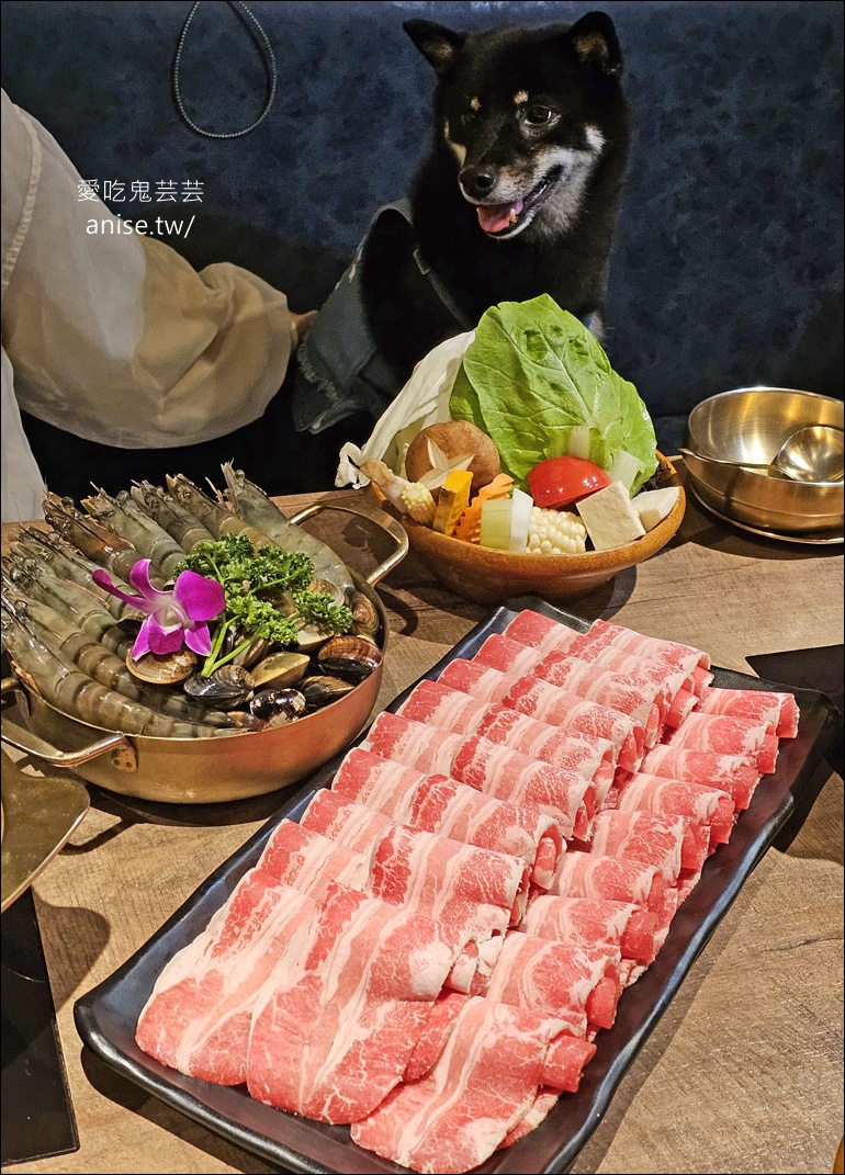 金鍋盃，甘蔗湯頭清甜小火鍋，料好實在、寵物友善(文末菜單)