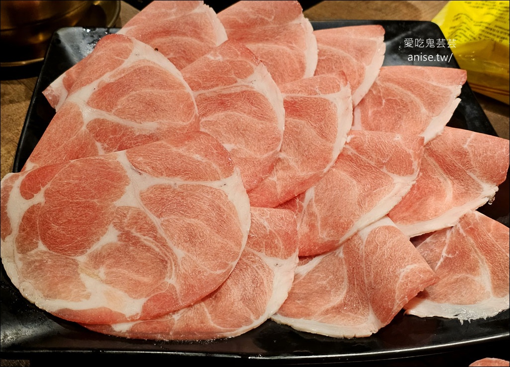 金鍋盃，甘蔗湯頭清甜小火鍋，料好實在、寵物友善(文末菜單)