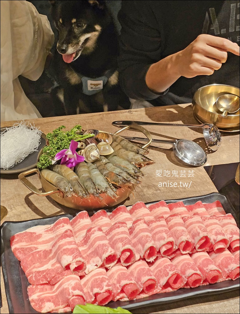 金鍋盃，甘蔗湯頭清甜小火鍋，料好實在、寵物友善(文末菜單)