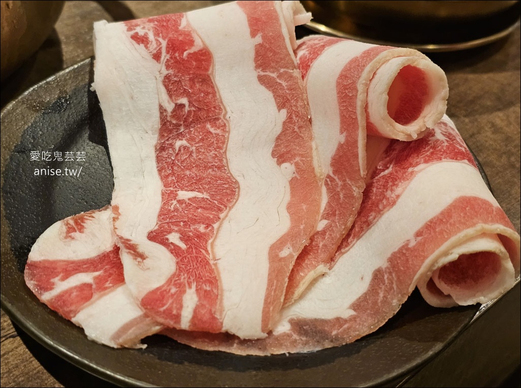 金鍋盃，甘蔗湯頭清甜小火鍋，料好實在、寵物友善(文末菜單)