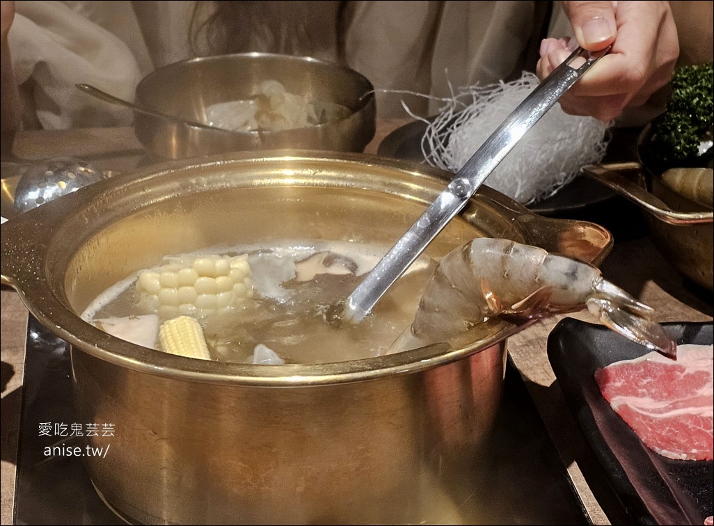 金鍋盃，甘蔗湯頭清甜小火鍋，料好實在、寵物友善(文末菜單)