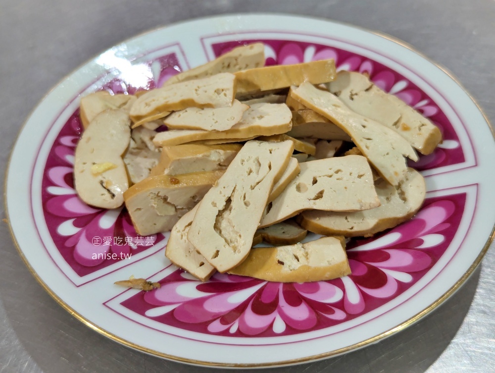 豆奶霞乾麵，餛飩湯搭配蛋餅也很合拍，基隆美食(姊姊食記)