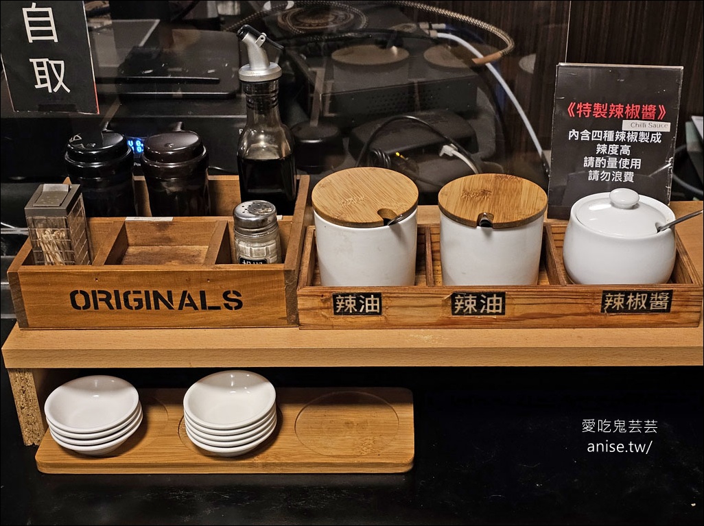 川味麵典，激推肋排牛腩麵+花干，份量超大好吃又過癮