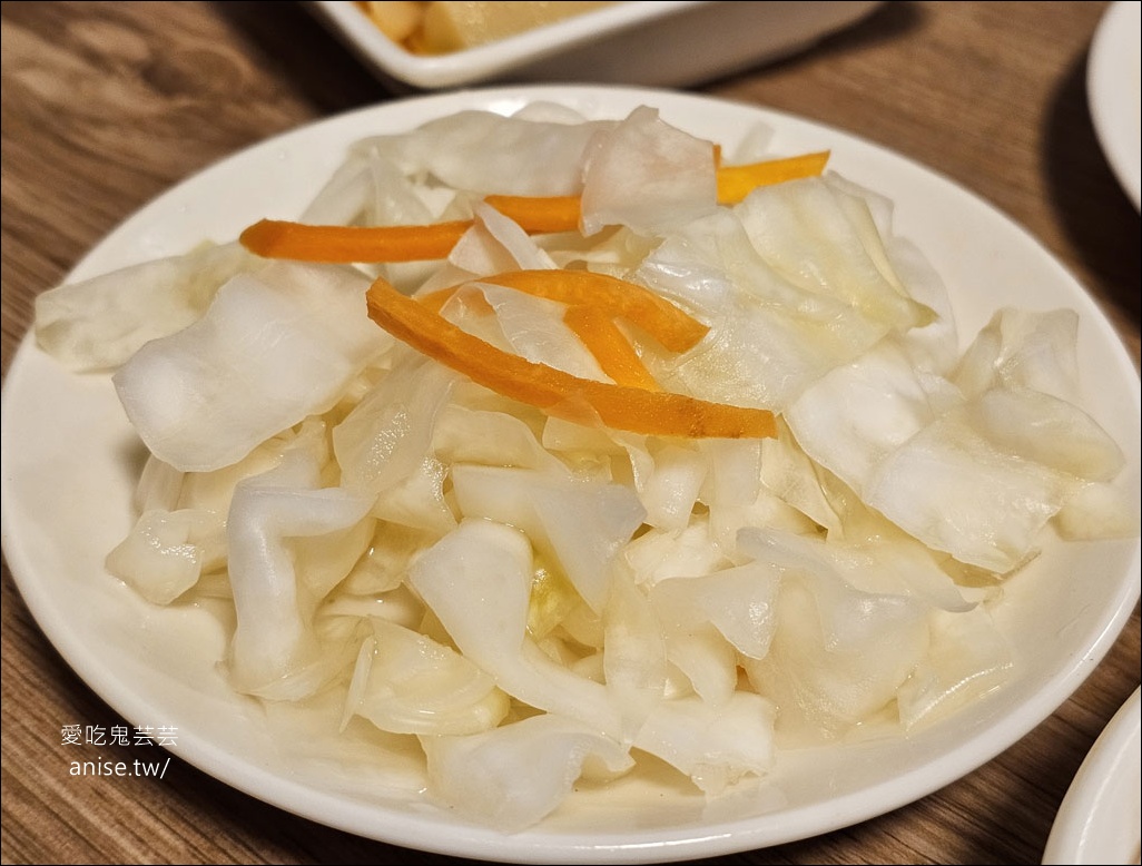 川味麵典，激推肋排牛腩麵+花干，份量超大好吃又過癮